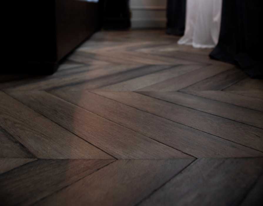 piso de madera modelo chevron